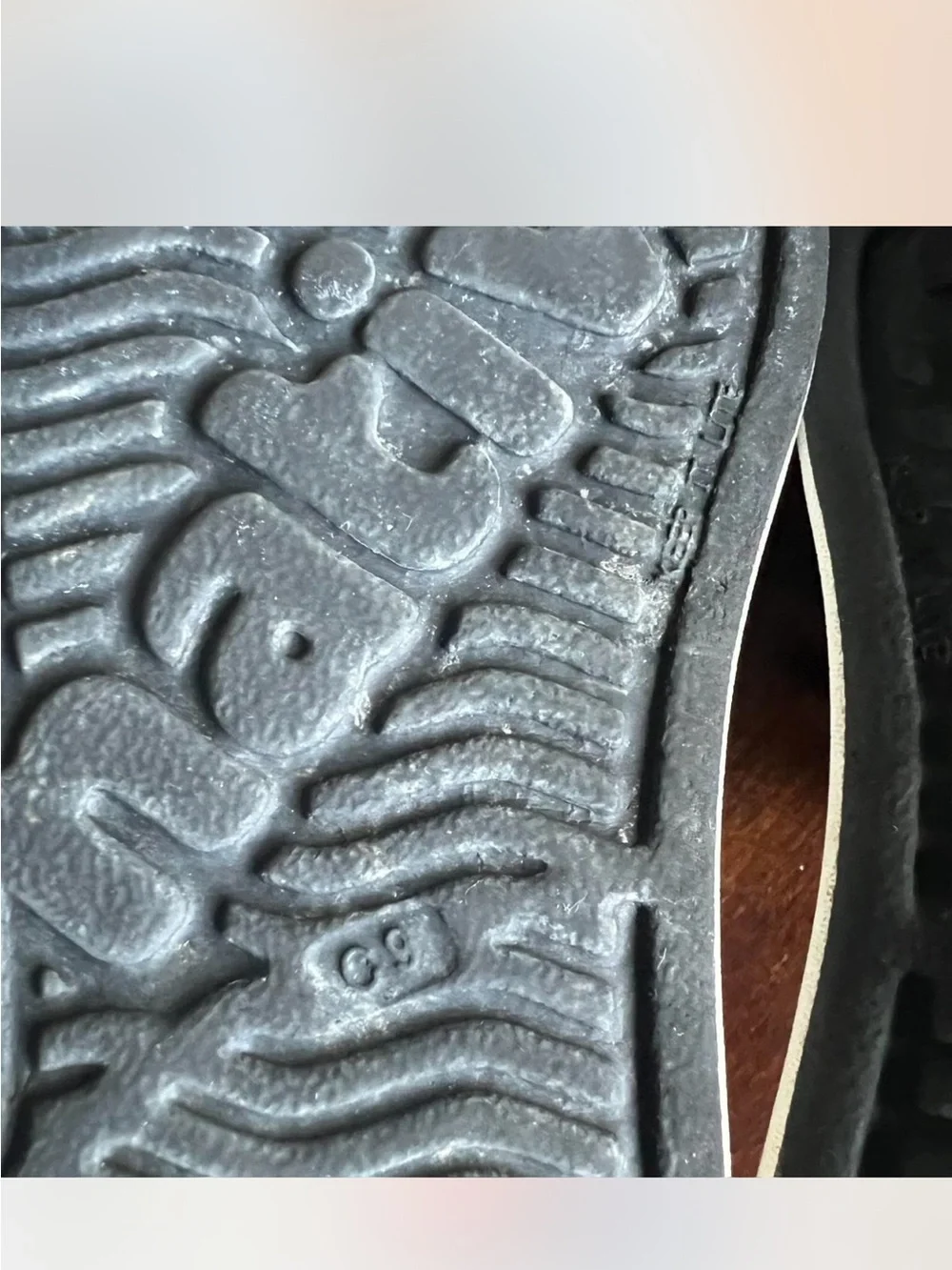 Native kids Slip-On Jefferson in Black with White Toe Cap